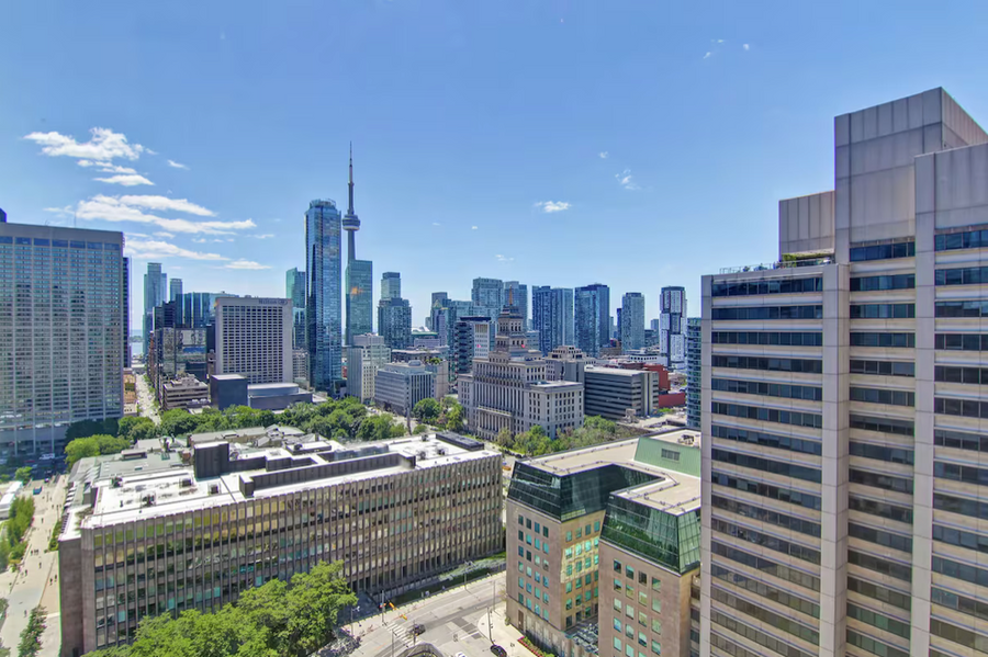 A view of the suggested DoubleTree by Hilton Hotel Toronto Downtown, retained from the original listing