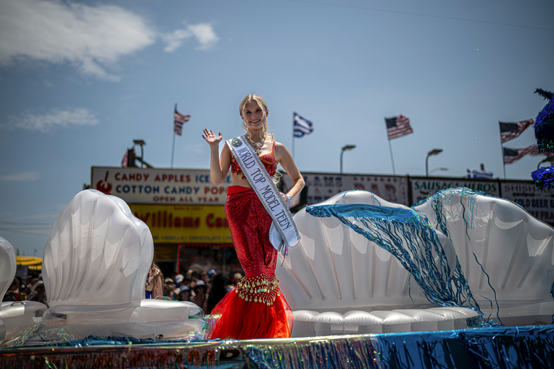 New York and Mermaid Parade photography by Steve Simon