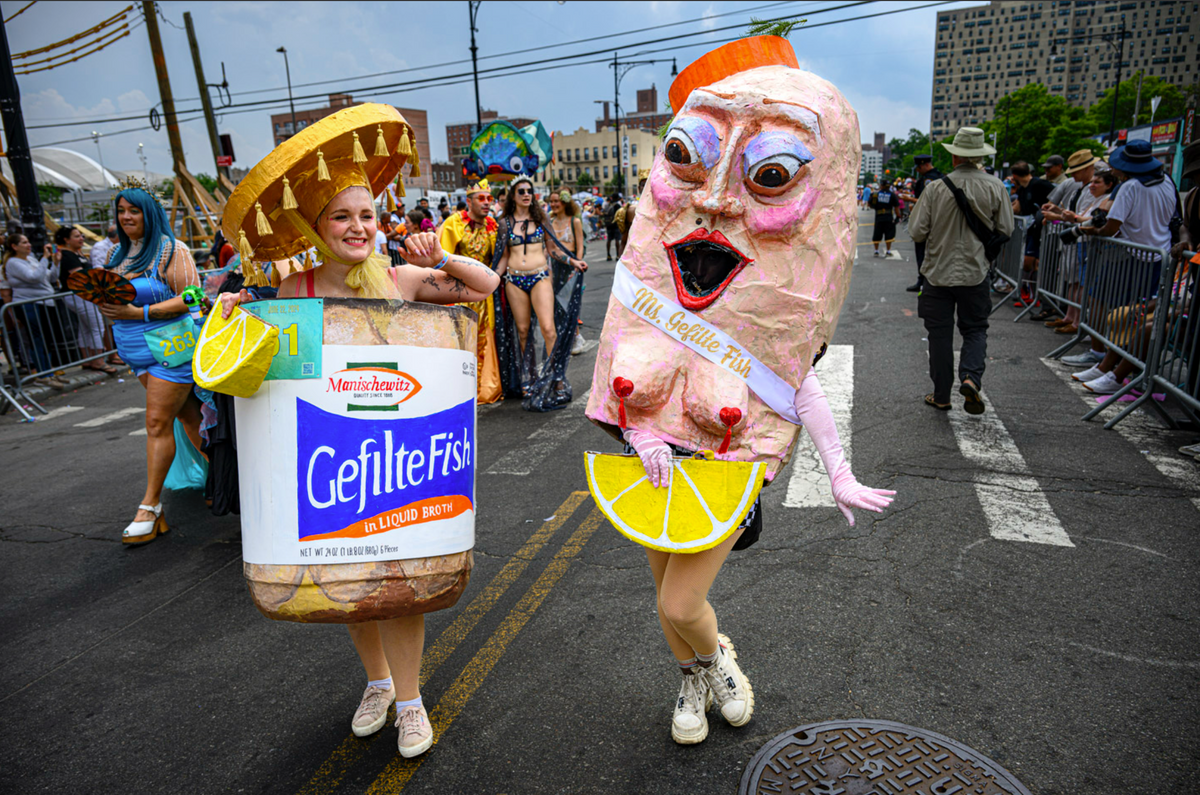 June 18-20, 2027: The Mermaid Parade Street Photography Workshop — NYC with Steve Simon