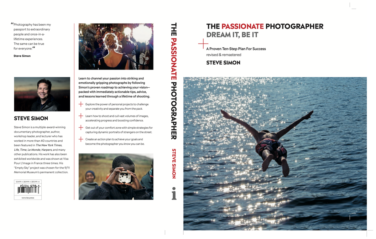 Front and back cover of The Passionate Photographer by Steve Simon